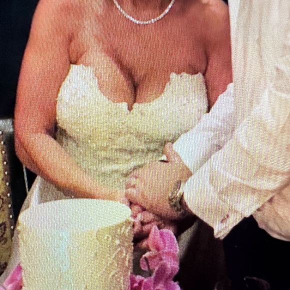 Wedding Dress by ENZOANI - Picture 15 of 16